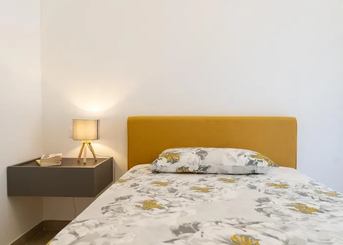 Guesthost - Dimora Dei Consoli *